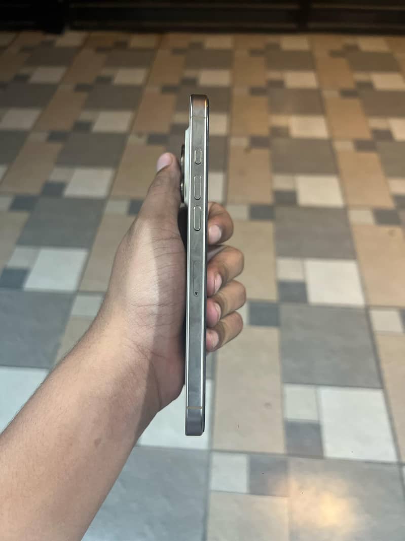 Apple iPhone 16 Pro Max 5