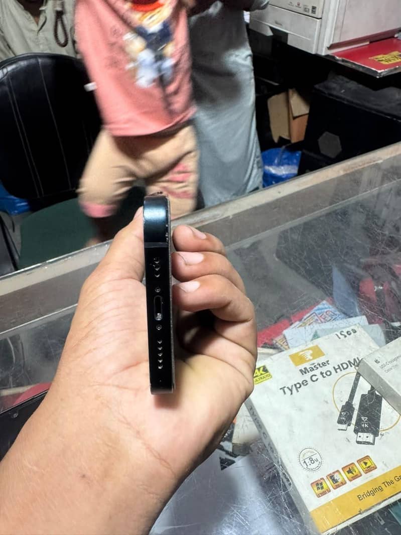 Apple iPhone 14 3