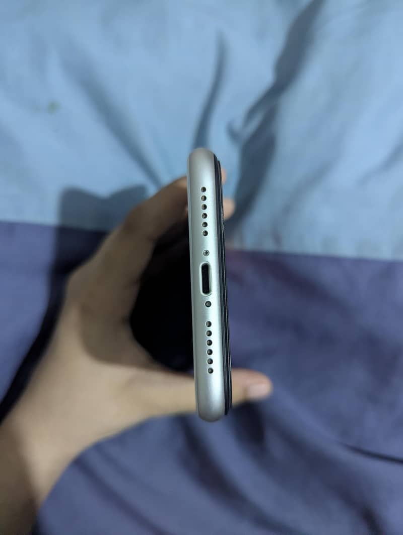Apple iPhone XR 4