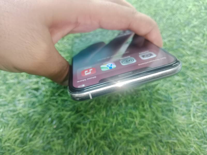 Apple iPhone XS Max 3
