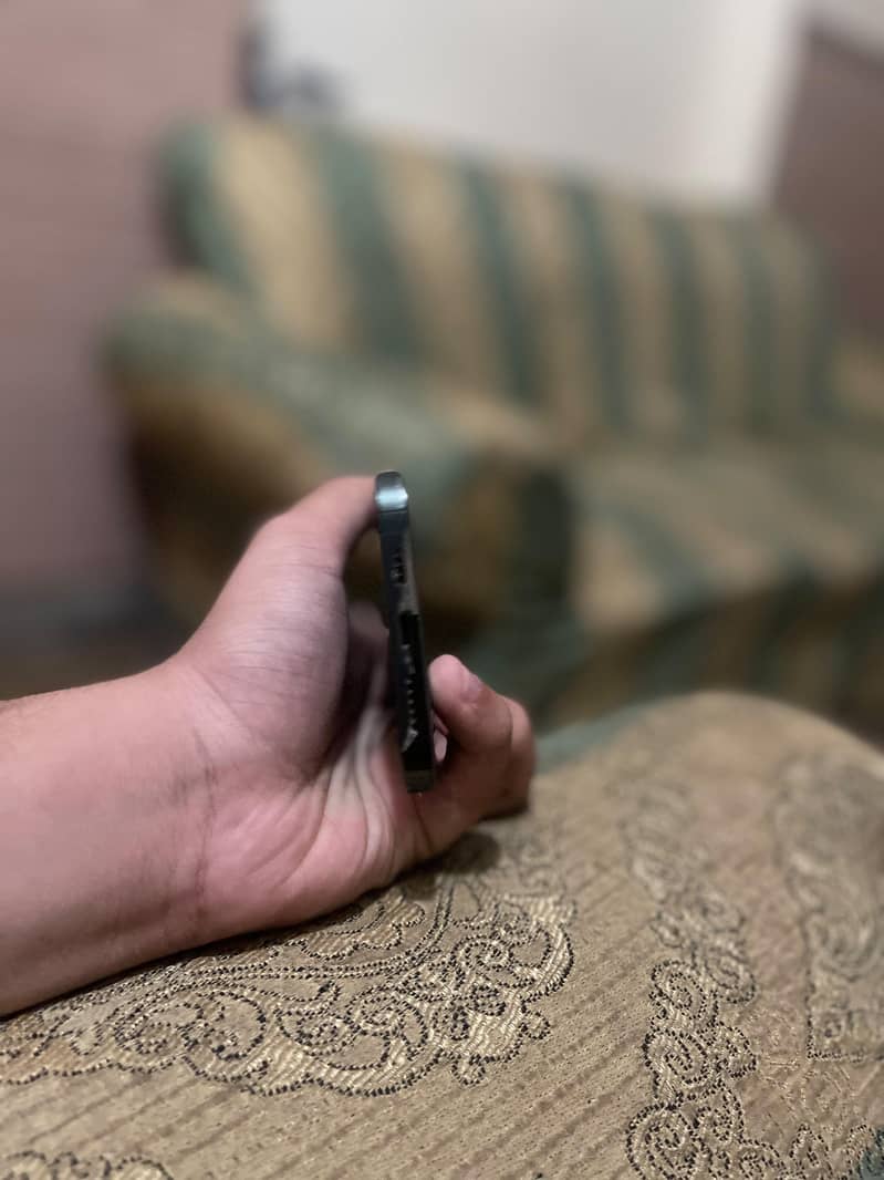 Apple iPhone 13 Pro Max 2