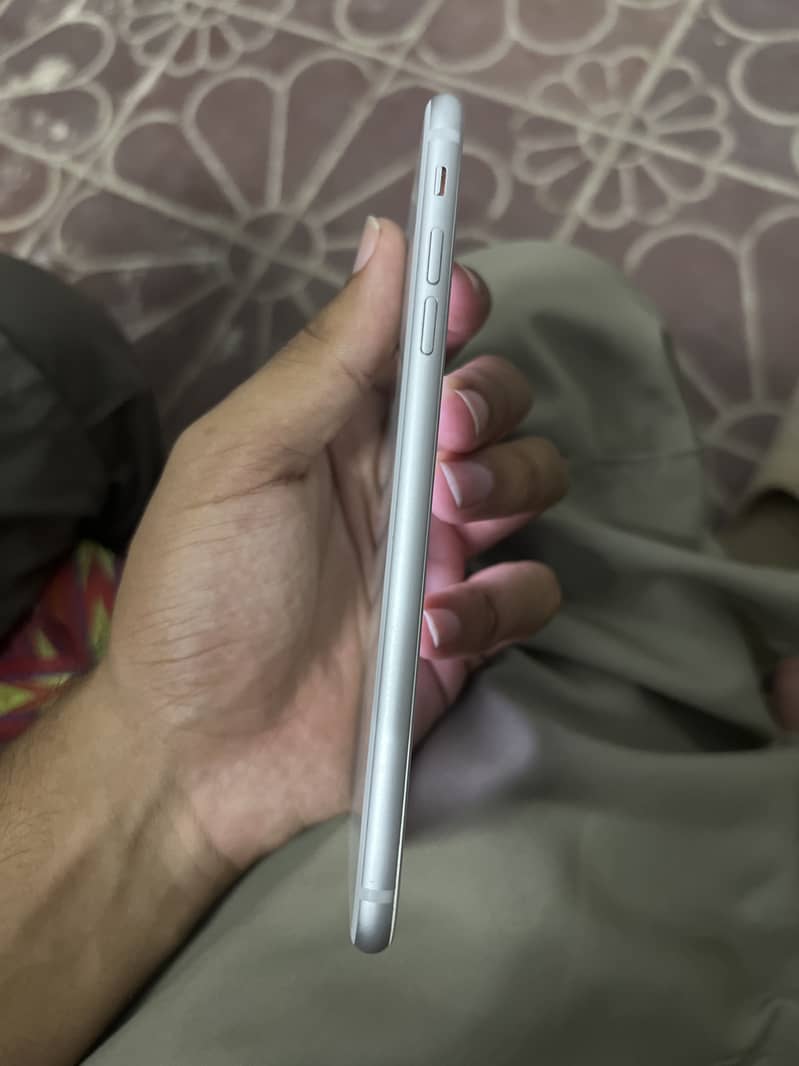 Apple iPhone 8 Plus 1