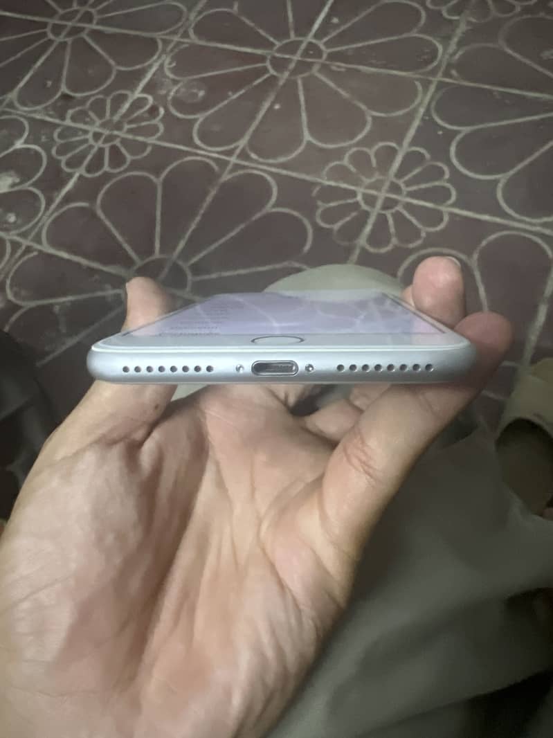 Apple iPhone 8 Plus 2
