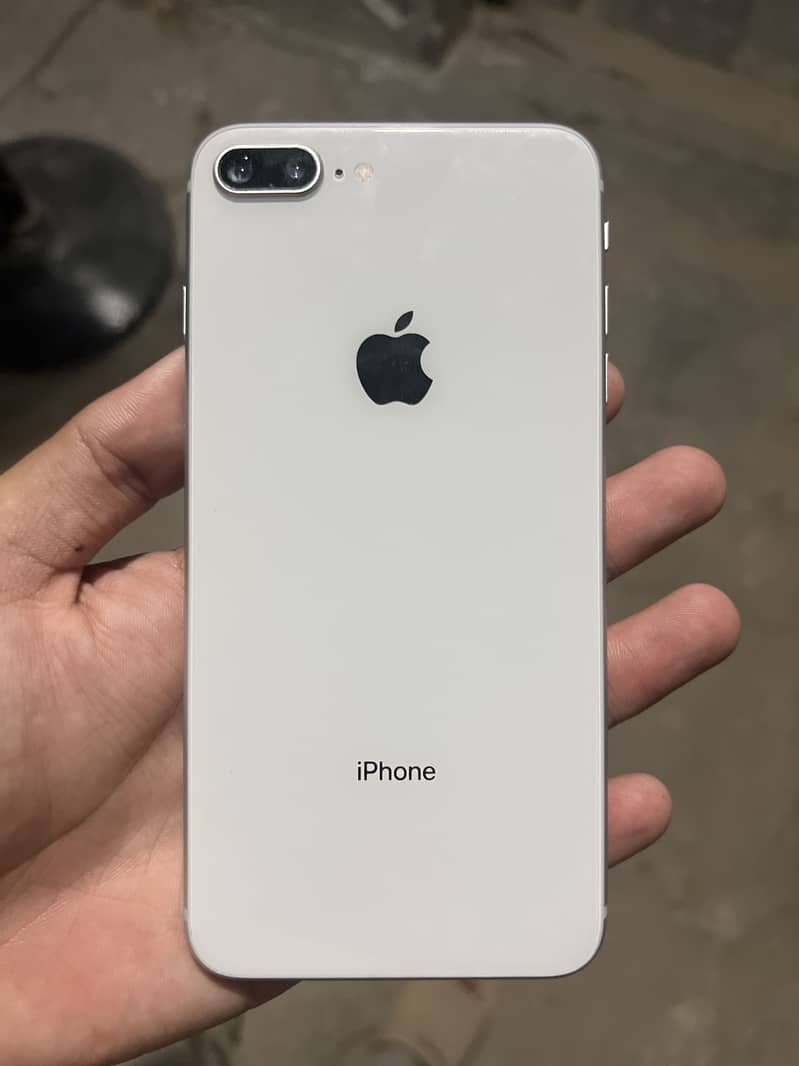 Apple iPhone 8 Plus 3
