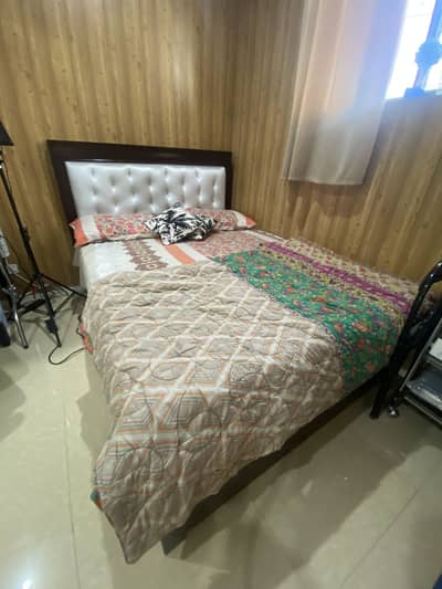 Bed set with matess