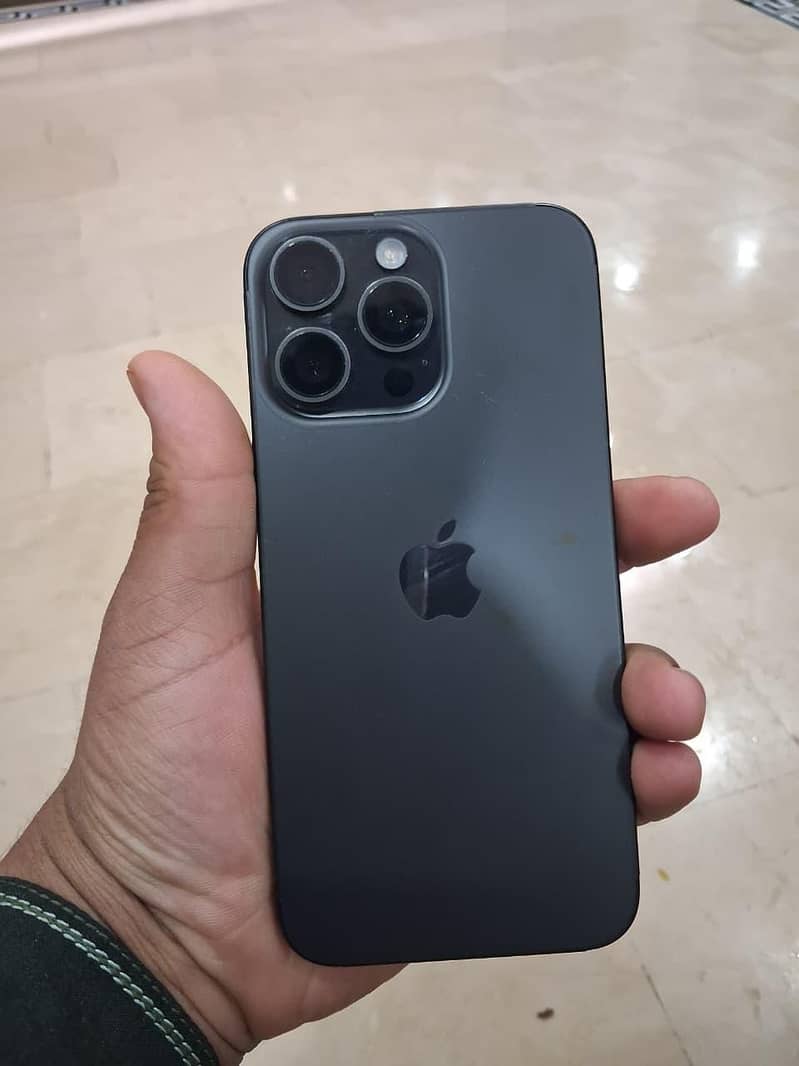 Apple iPhone 15 Pro Max 0