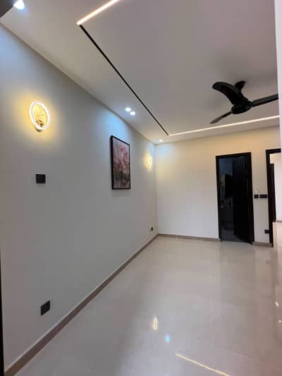 GULBERG RESIDENCIA 20M UPPER FLOOR FOR RENT