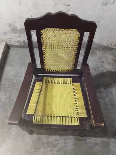 4 Wooden Chairs