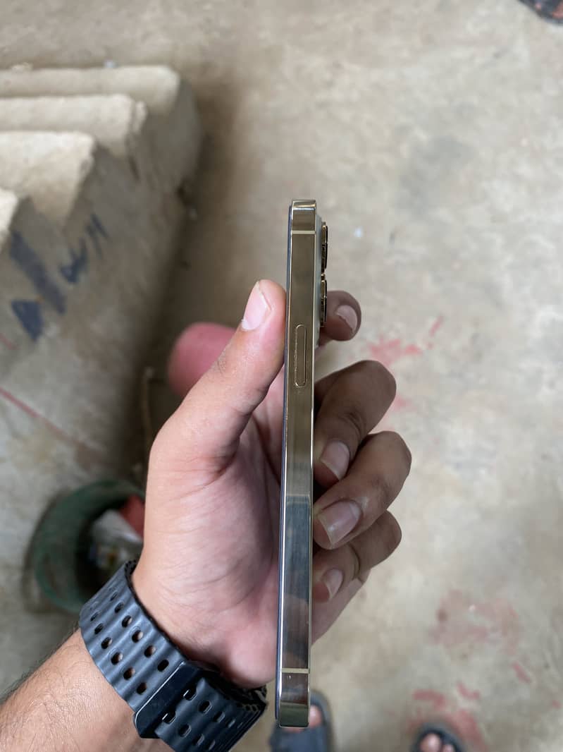Apple iPhone 13 Pro 8