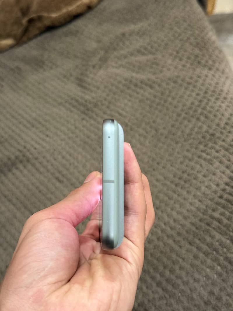 Google Pixel 8 2