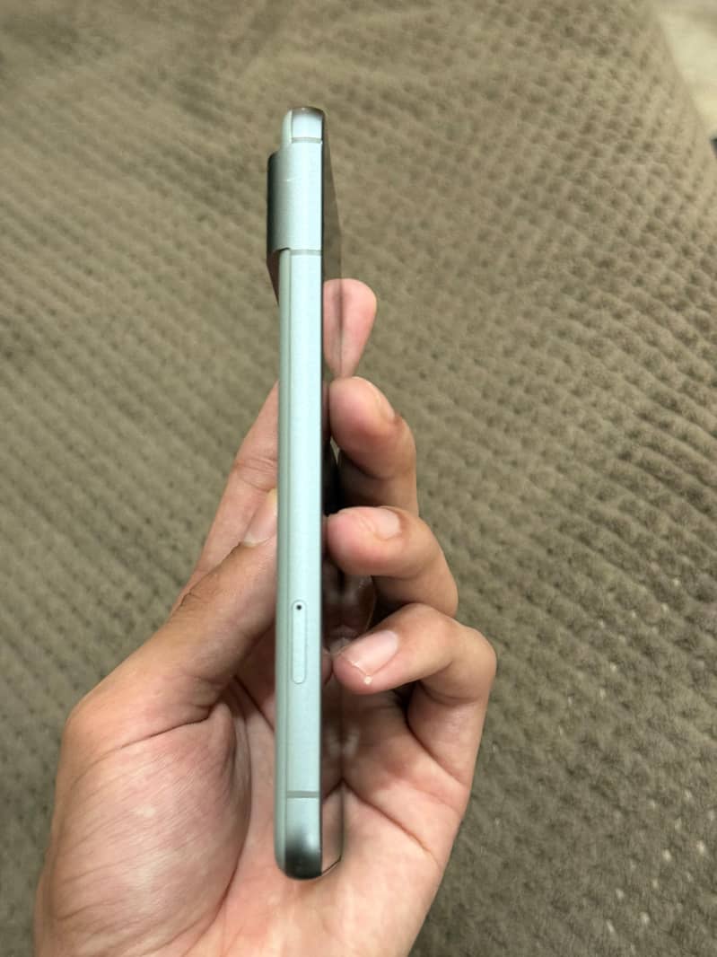 Google Pixel 8 4