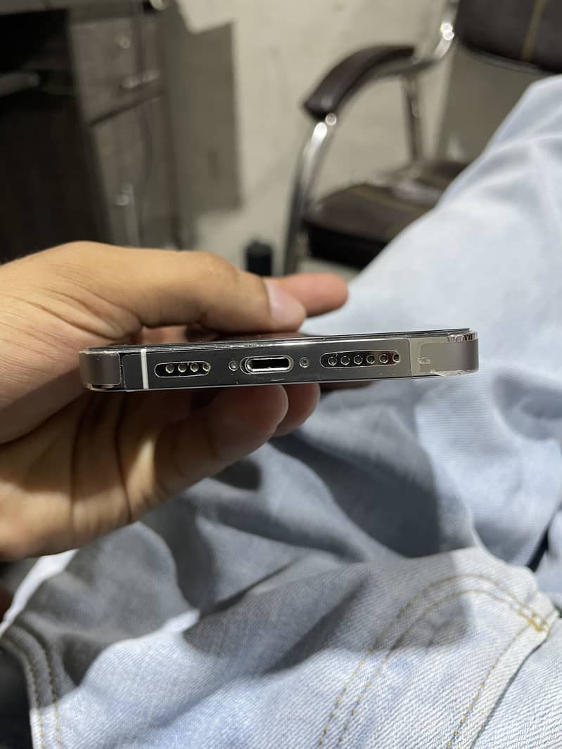 Apple iPhone 13 Pro Max 2