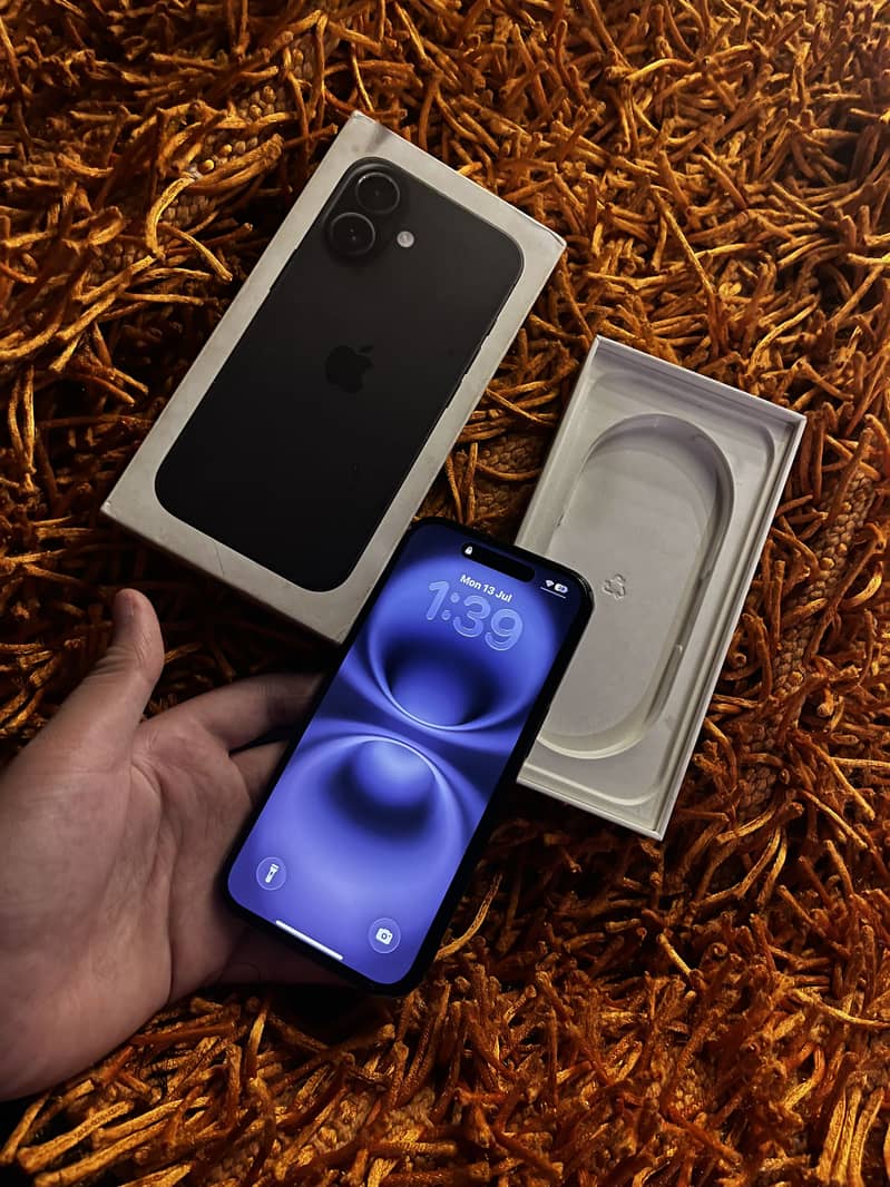 Apple iPhone 16 1
