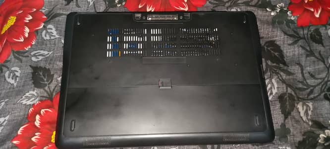 mujhe paisodi meet hai main isliye bhej raha hun LCD mein chhota sa i7