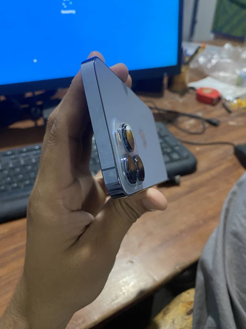 Apple iPhone 13 Pro 2