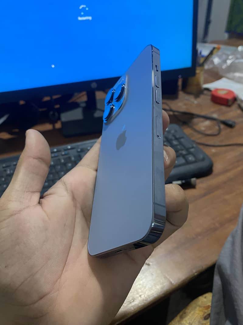 Apple iPhone 13 Pro 8