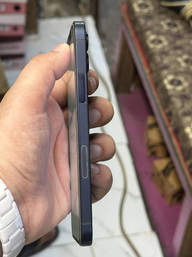 Apple iPhone 12 2