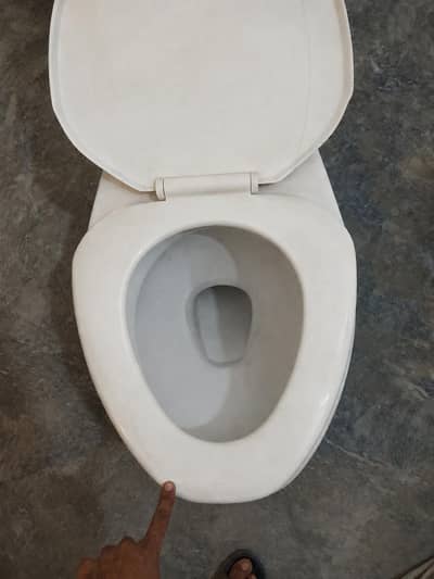 Used Western Commode / Toilet Seat – Rs. 3500