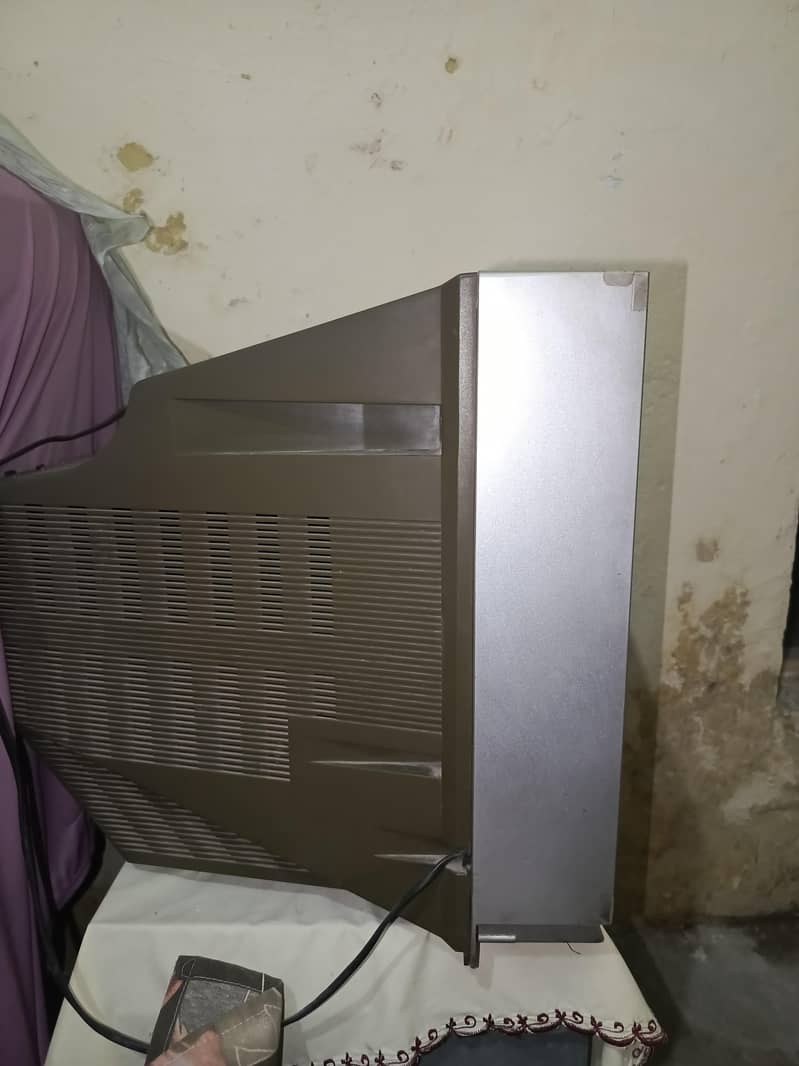 SINGER T. V 1