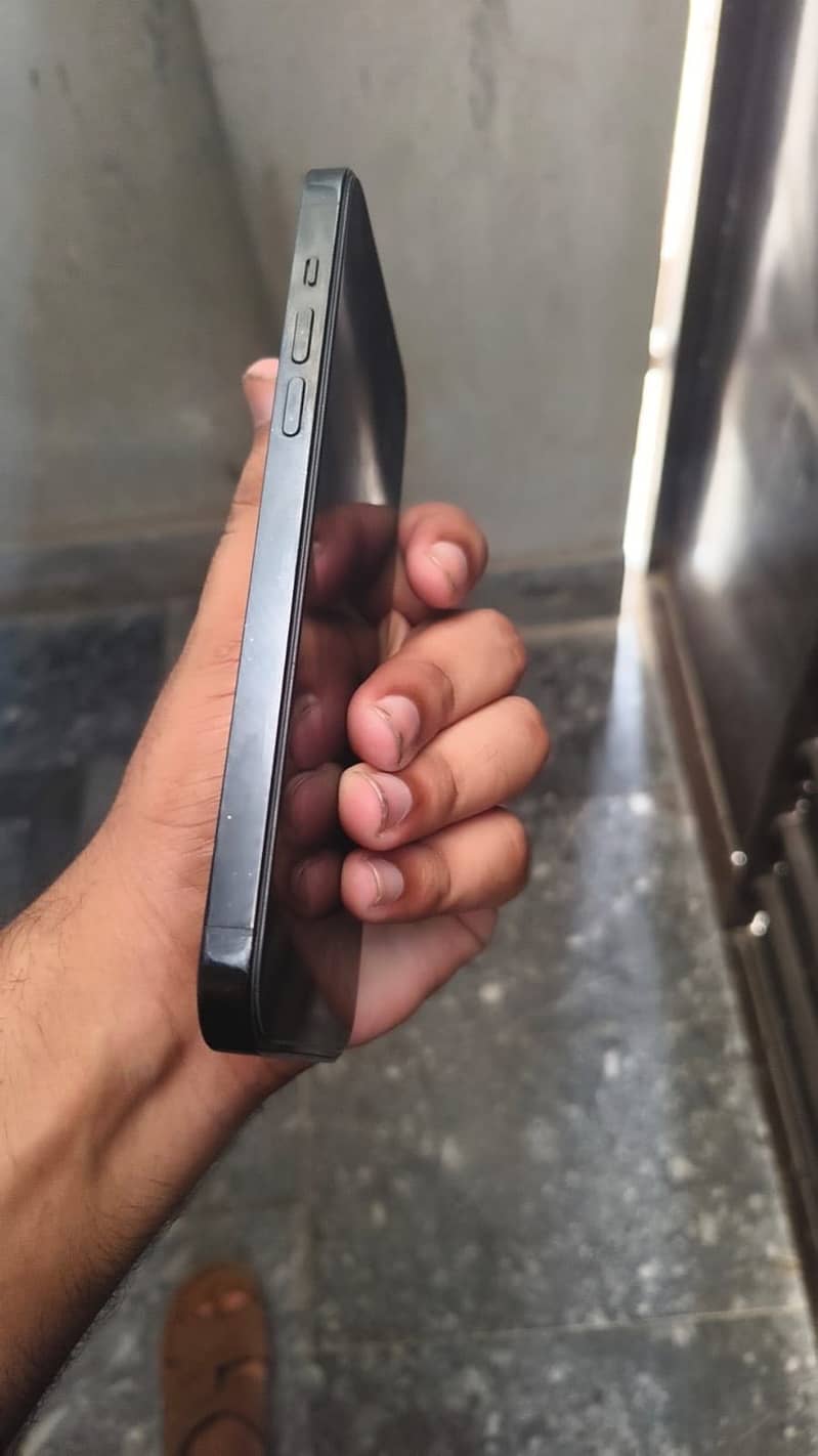 iPhone 14 Pro Max 4