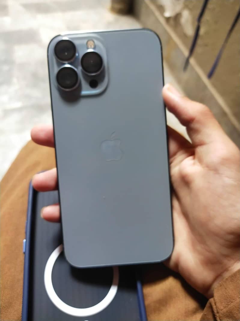 Apple iPhone 13 Pro Max 2