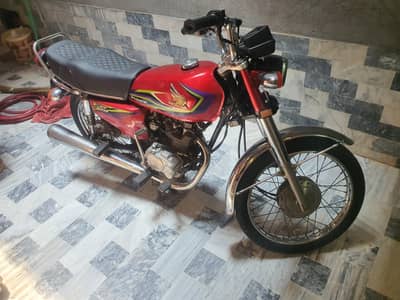Honda CG 125 in Lush Condition