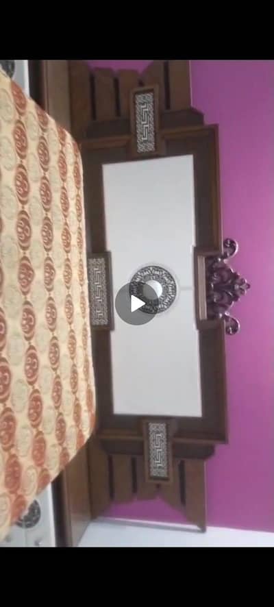 bed or wardrobe hai bs dono big size hai urgent sale