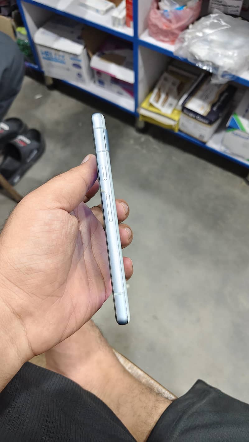 Google Pixel 7 4
