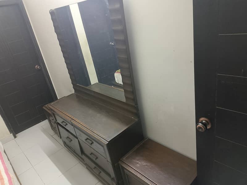 Dressing table and side tables 0