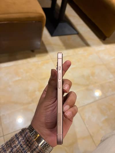 Apple iPhone 15