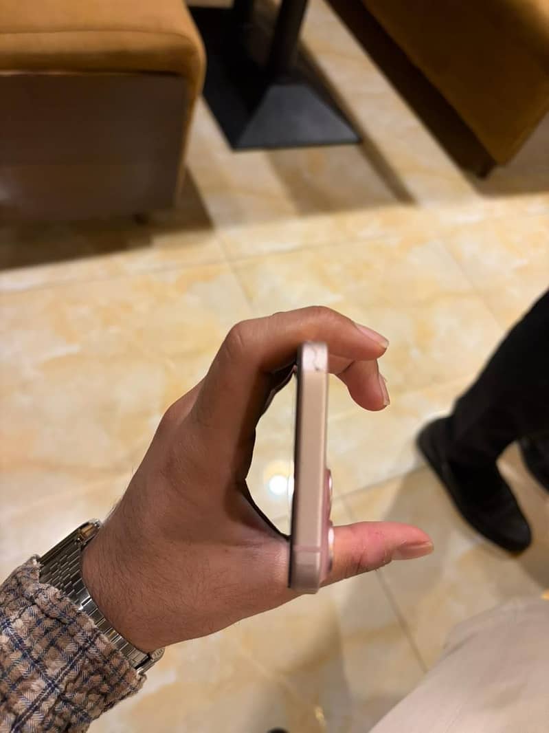 Apple iPhone 15 5