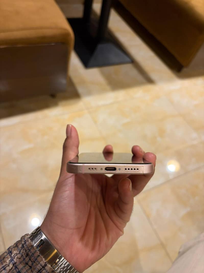 Apple iPhone 15 6