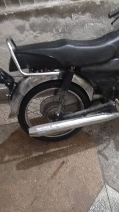 Agar urgent sale hai to: Honda CD 70 2006 Model – Urgent Sale