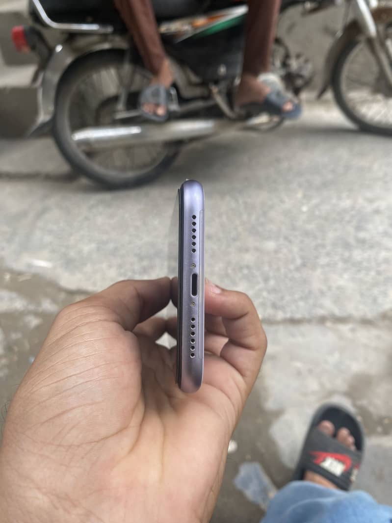 Apple iPhone 11 2