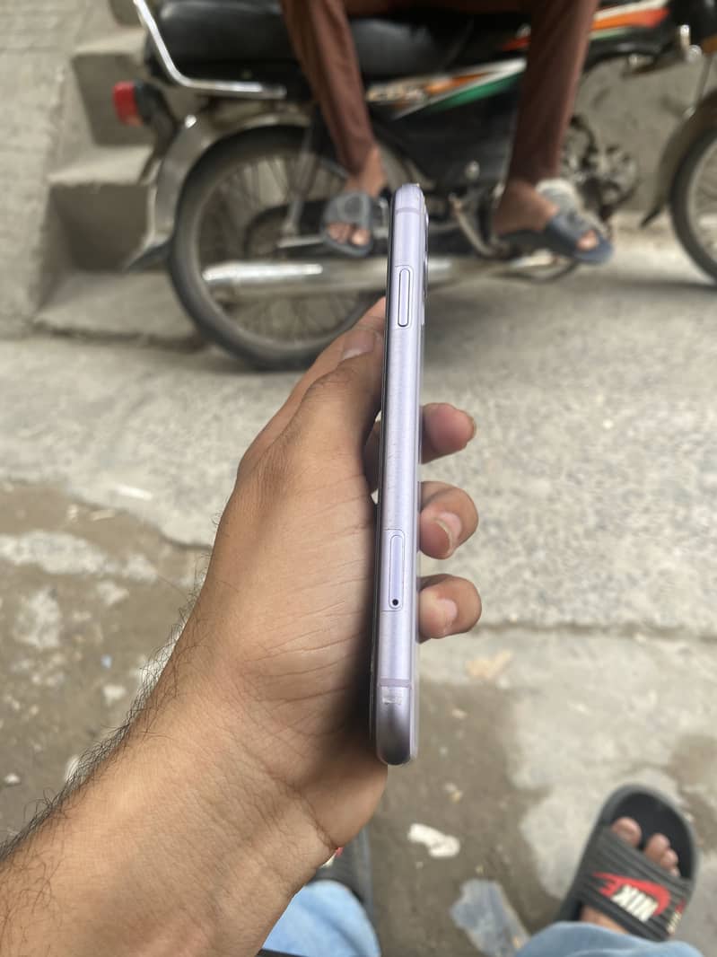 Apple iPhone 11 5