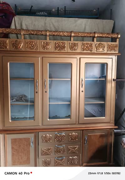 house furniture set condition 10/10 bed. show cesh. 2 side table. dresing