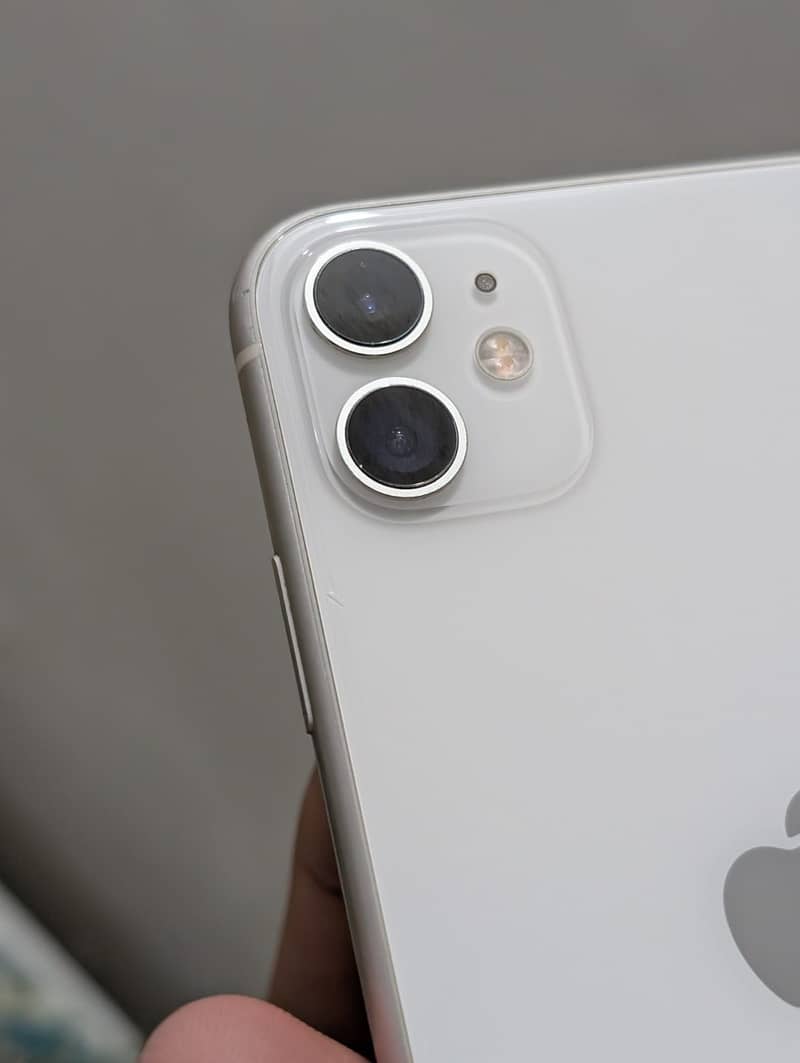 Apple iPhone 11 4