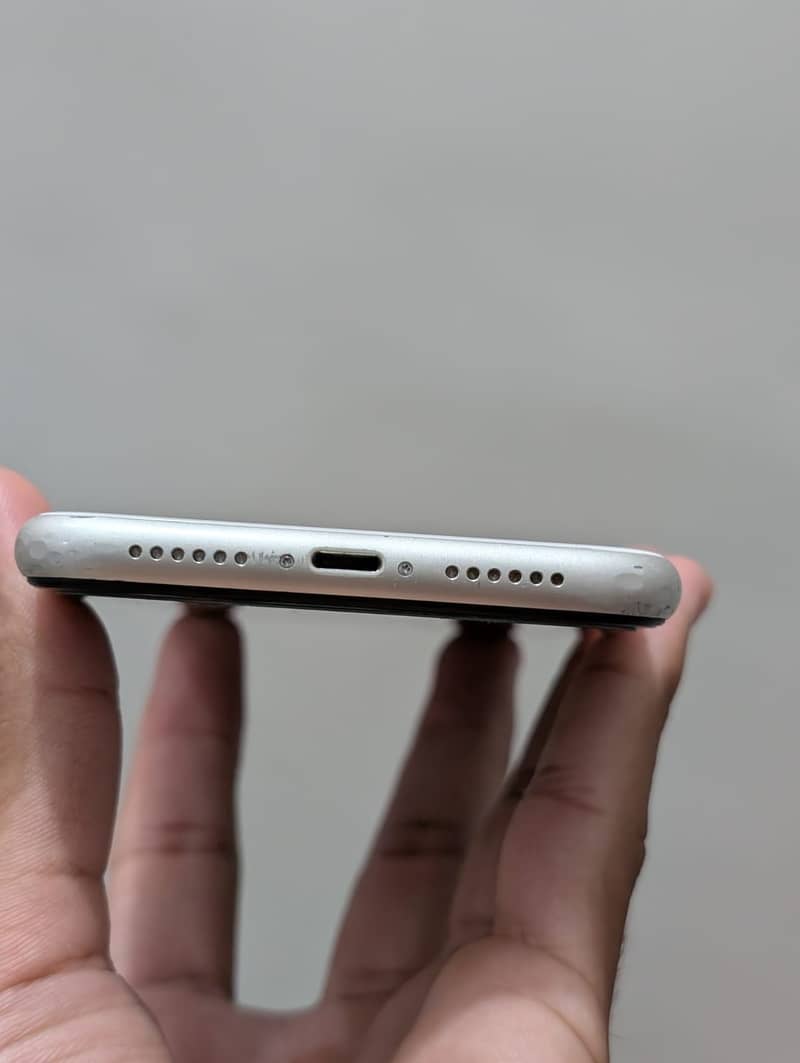 Apple iPhone 11 7