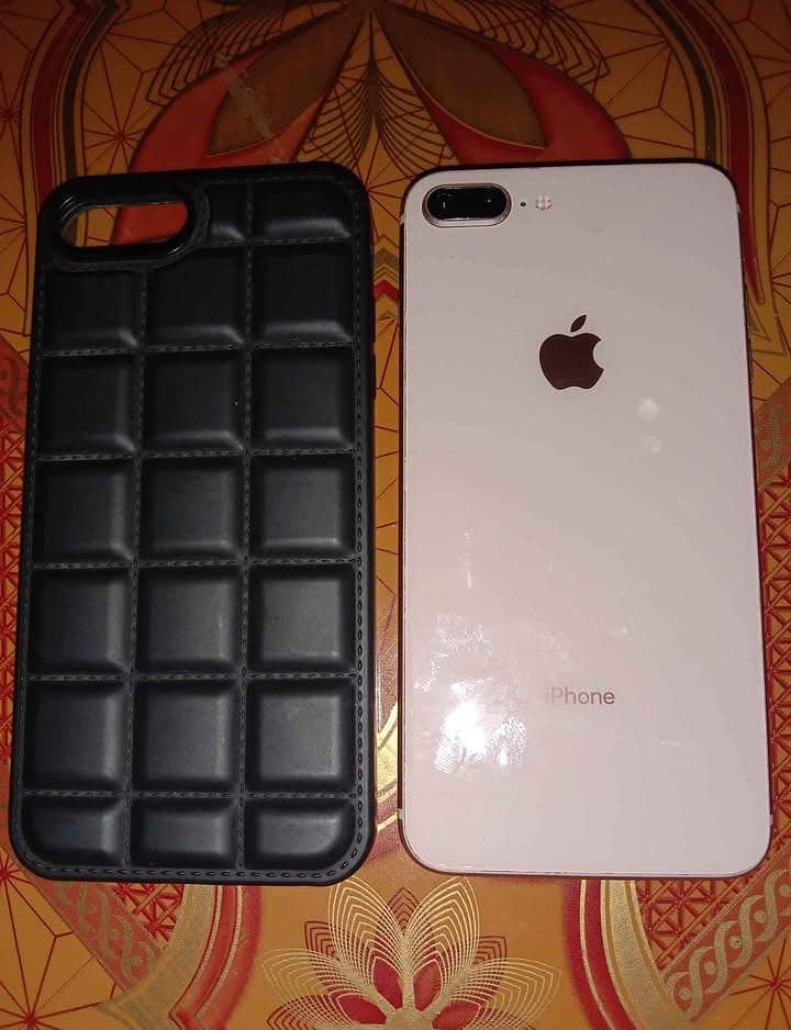 Apple iPhone 8 Plus 0
