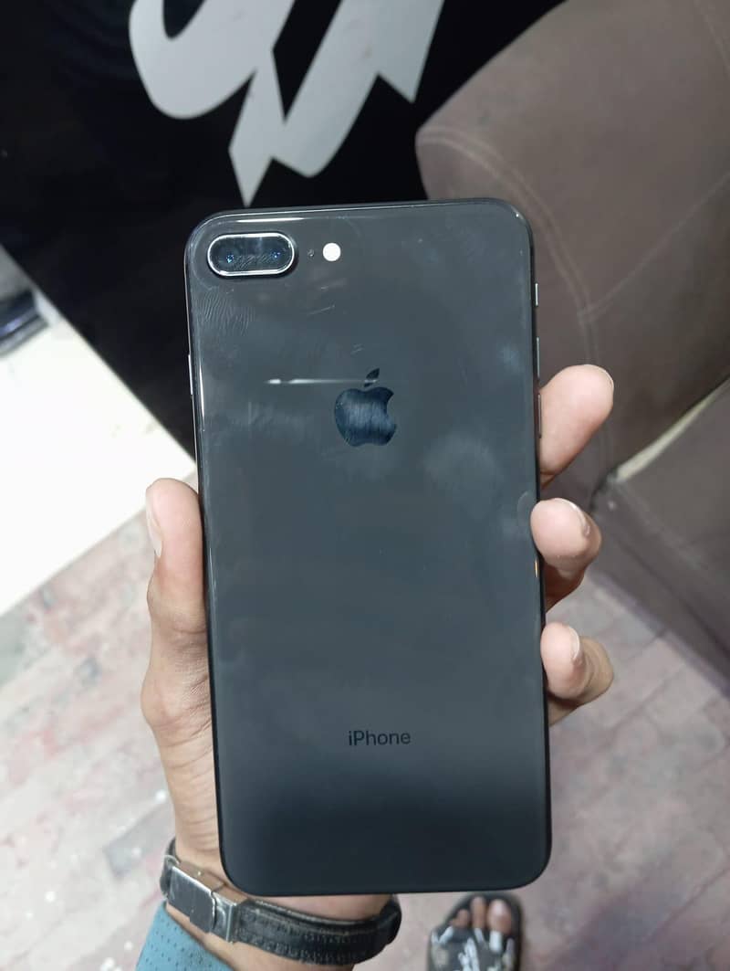 Apple iPhone 8 Plus 0