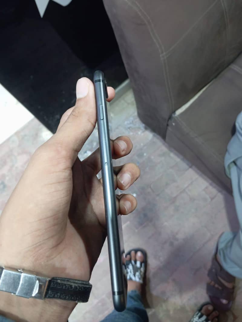 Apple iPhone 8 Plus 4