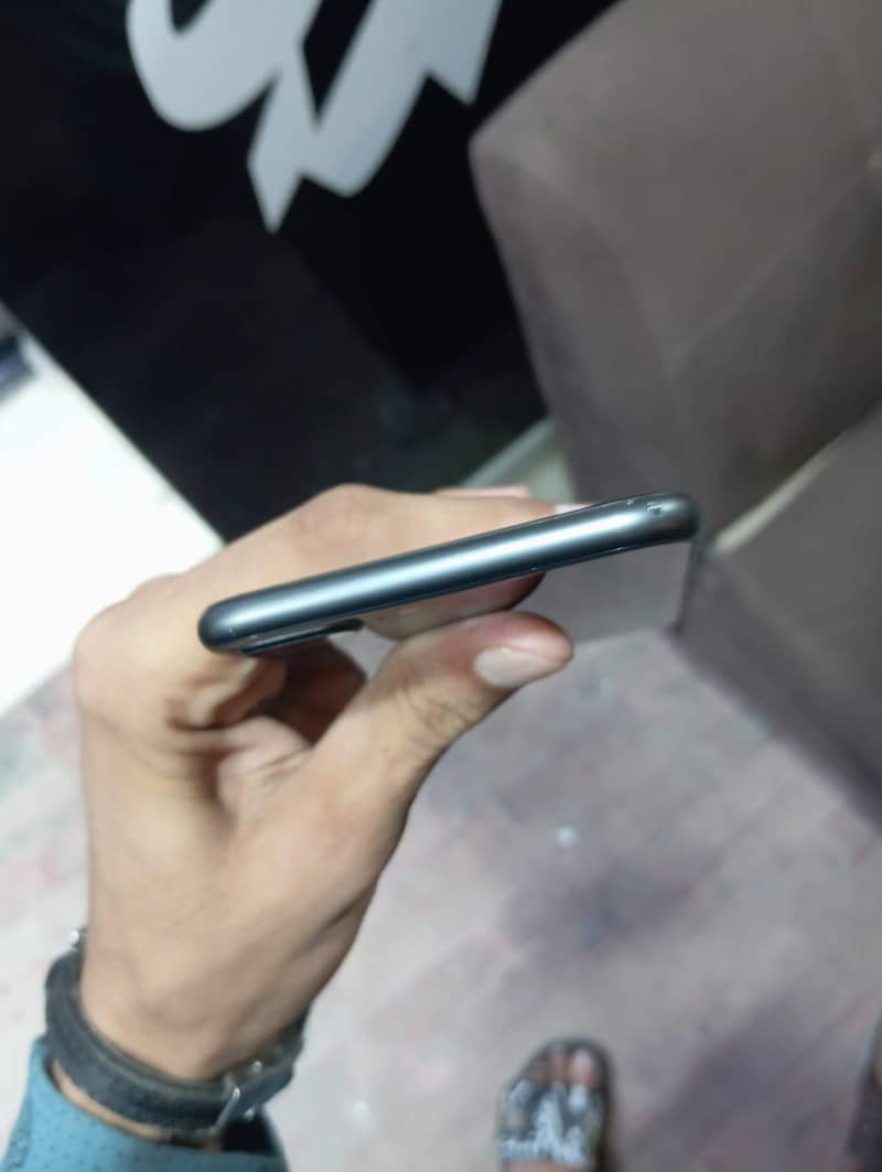Apple iPhone 8 Plus 5