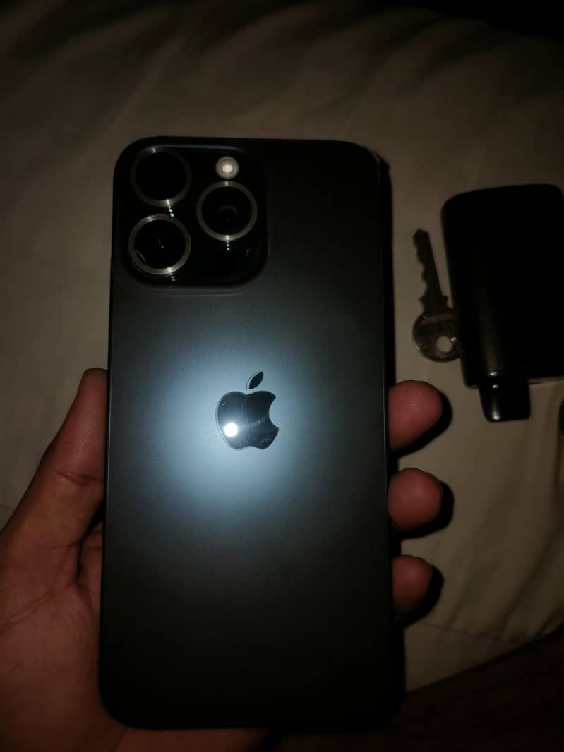 Apple iPhone 15 Pro Max 0