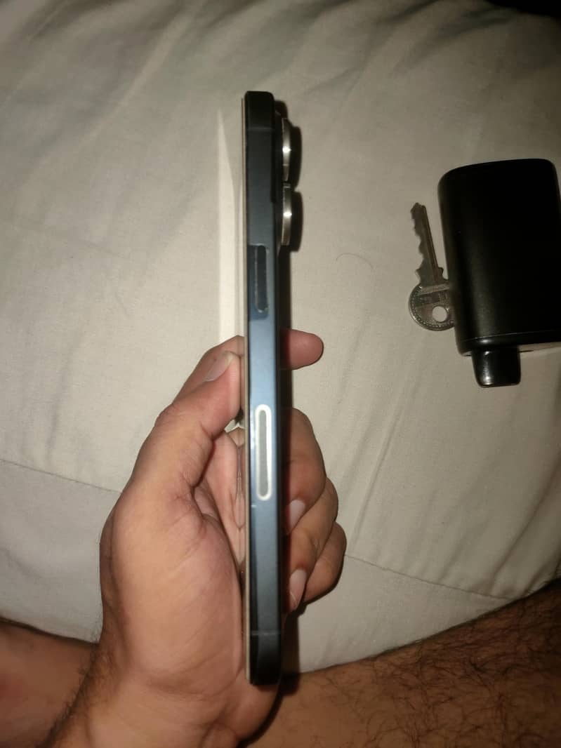 Apple iPhone 15 Pro Max 1
