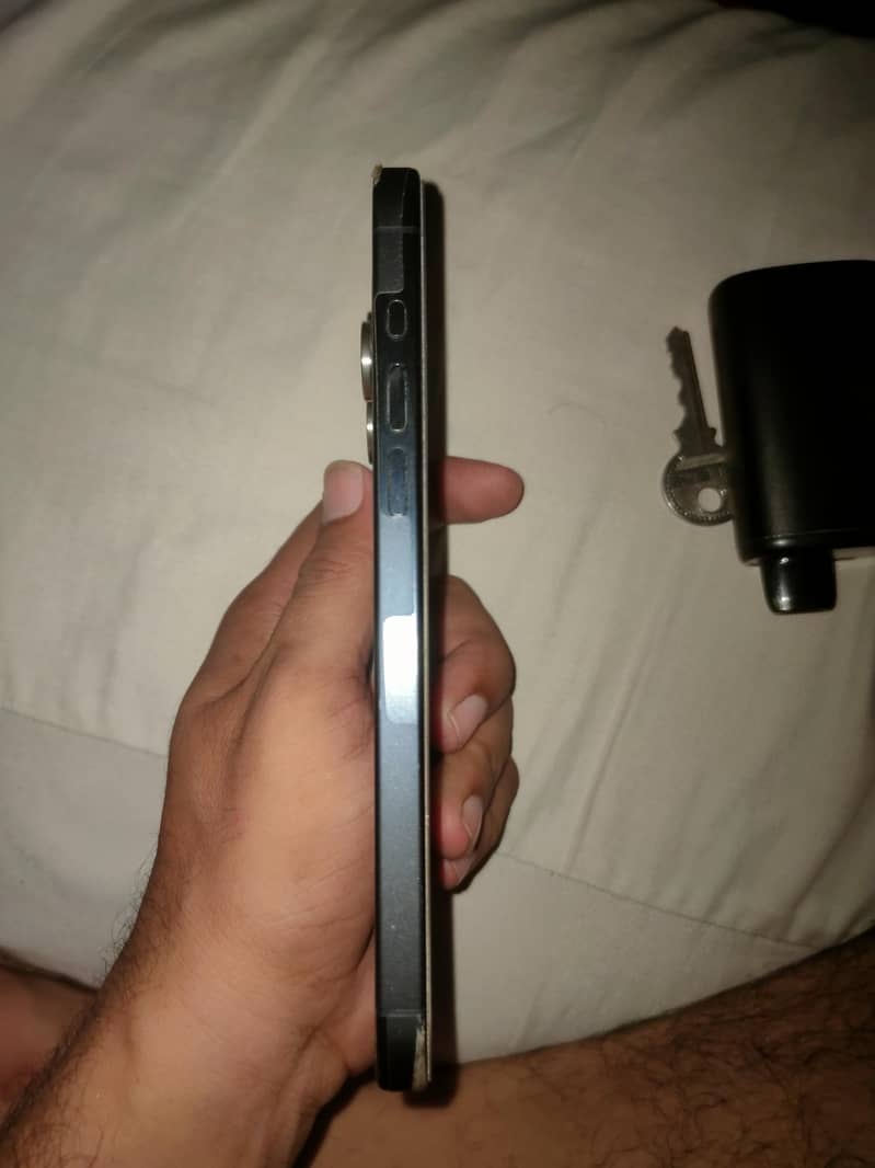 Apple iPhone 15 Pro Max 2