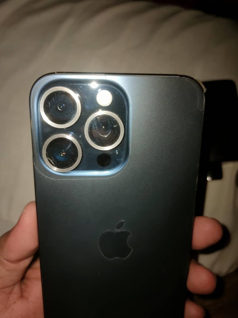Apple iPhone 15 Pro Max 3
