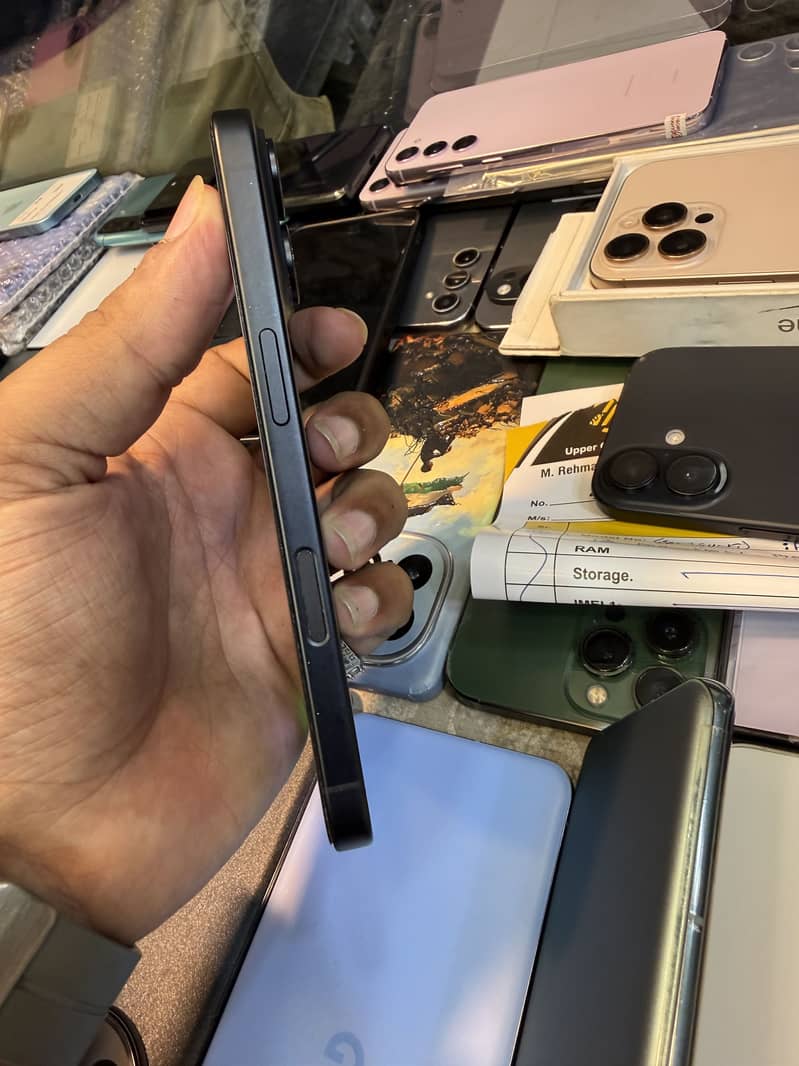 Apple iPhone 16 2