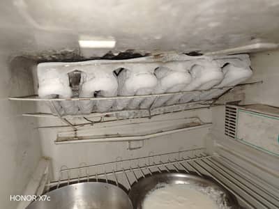 SINGER FRIDGE MEDIUM SIZE