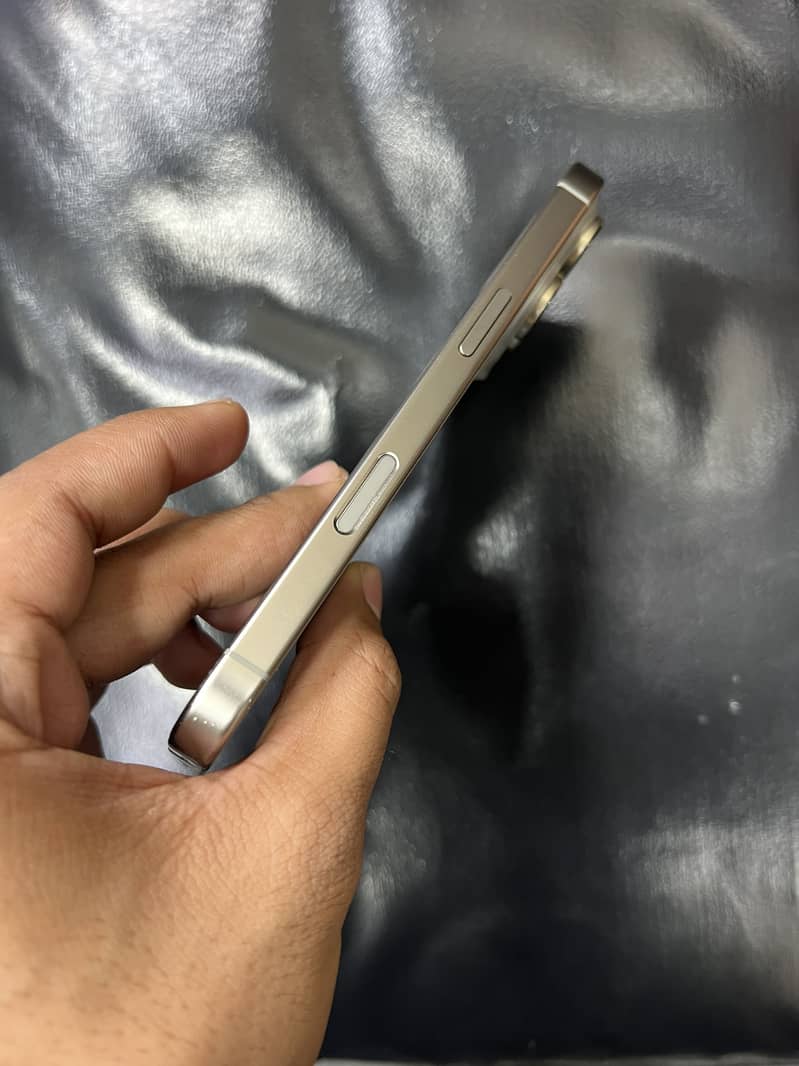Apple iPhone 16 Pro 5