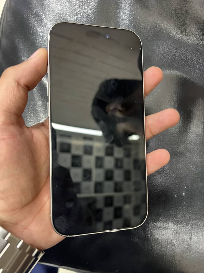 Apple iPhone 16 Pro 6